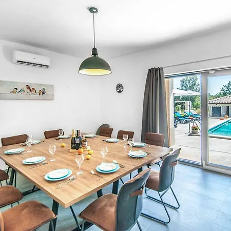 Villa Skylight *
