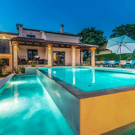 Vila Skylight